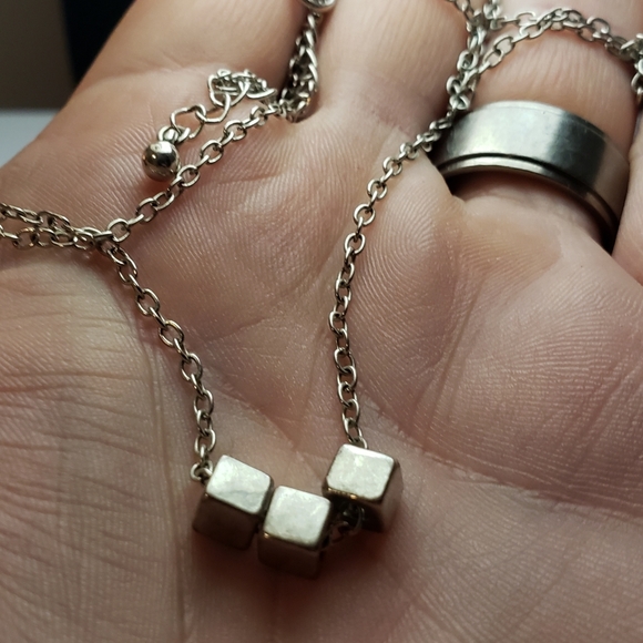 Silver tone pendent necklace - Picture 2 of 2